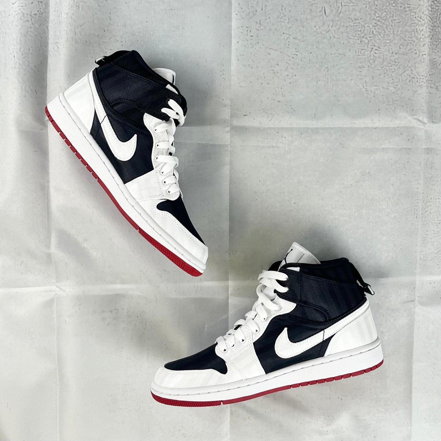 Nike - AIR JORDAN 1 MID SE UTL WMNS